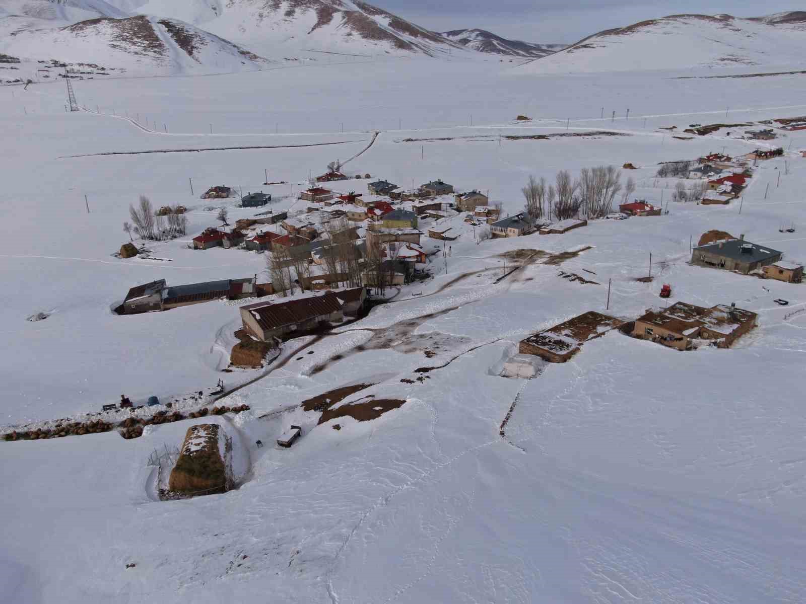 vanin kirsal mahallelerinde karla gelen guzellik 3 OgrmSGeh
