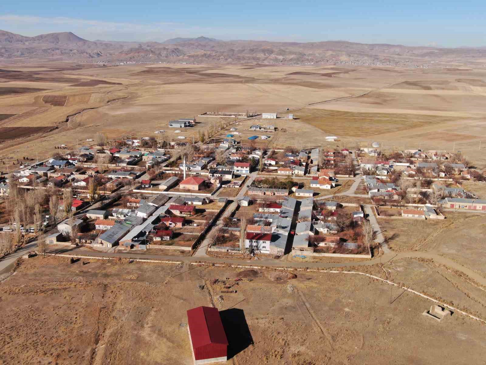 Van’ın Özalp ilçesinde simetrik yapılar sonbahar güzelliğiyle büyülüyor 9 vanin ozalp ilcesinde simetrik yapilar sonbahar guzelligiyle buyuluyor 5 6nEfQIw9