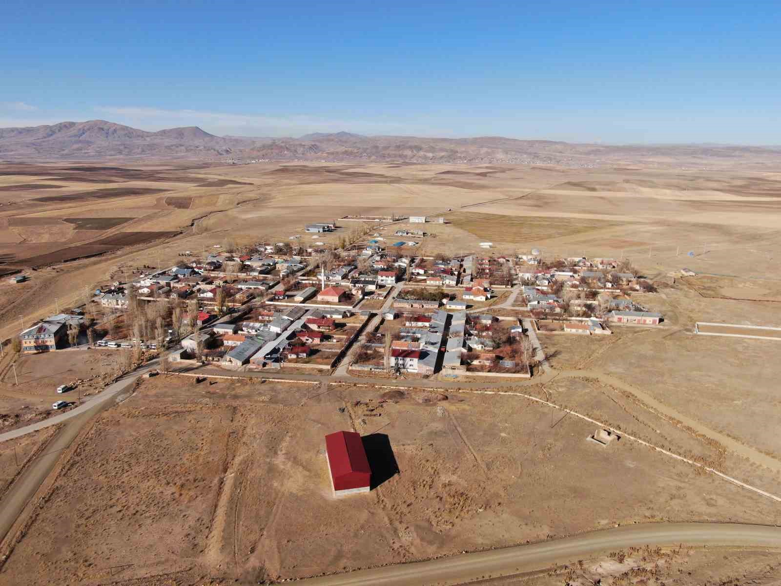 Van’ın Özalp ilçesinde simetrik yapılar sonbahar güzelliğiyle büyülüyor 10 vanin ozalp ilcesinde simetrik yapilar sonbahar guzelligiyle buyuluyor 6 syghd4j5