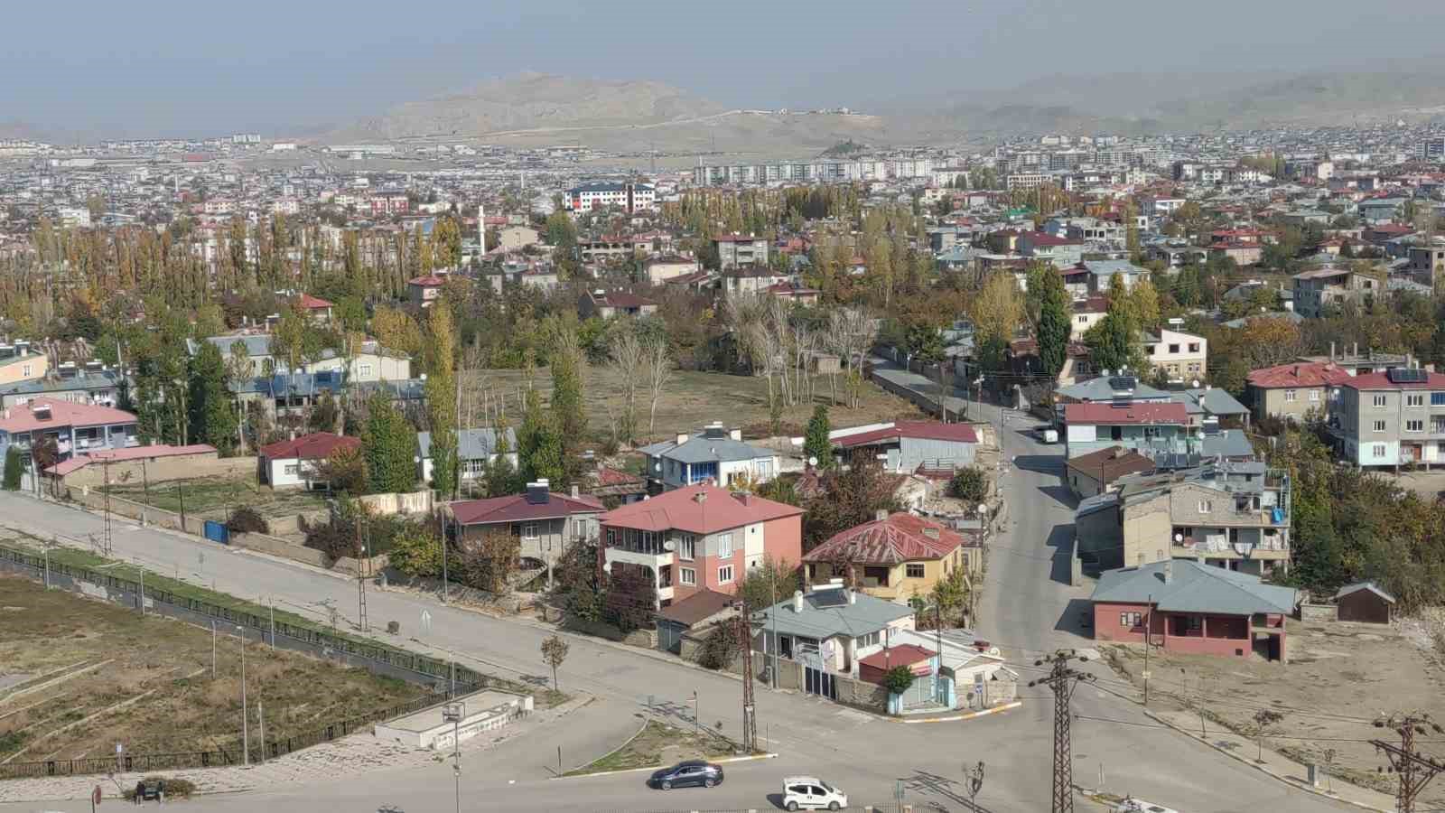 Van’ın sonbahar güzelliği: Van Kalesi ve Atatürk Kültür Parkı ziyaretçilerin gözdesi oldu 9 vanin sonbahar guzelligi van kalesi ve ataturk kultur parki ziyaretcilerin gozdesi oldu 5 4TVl3QUH
