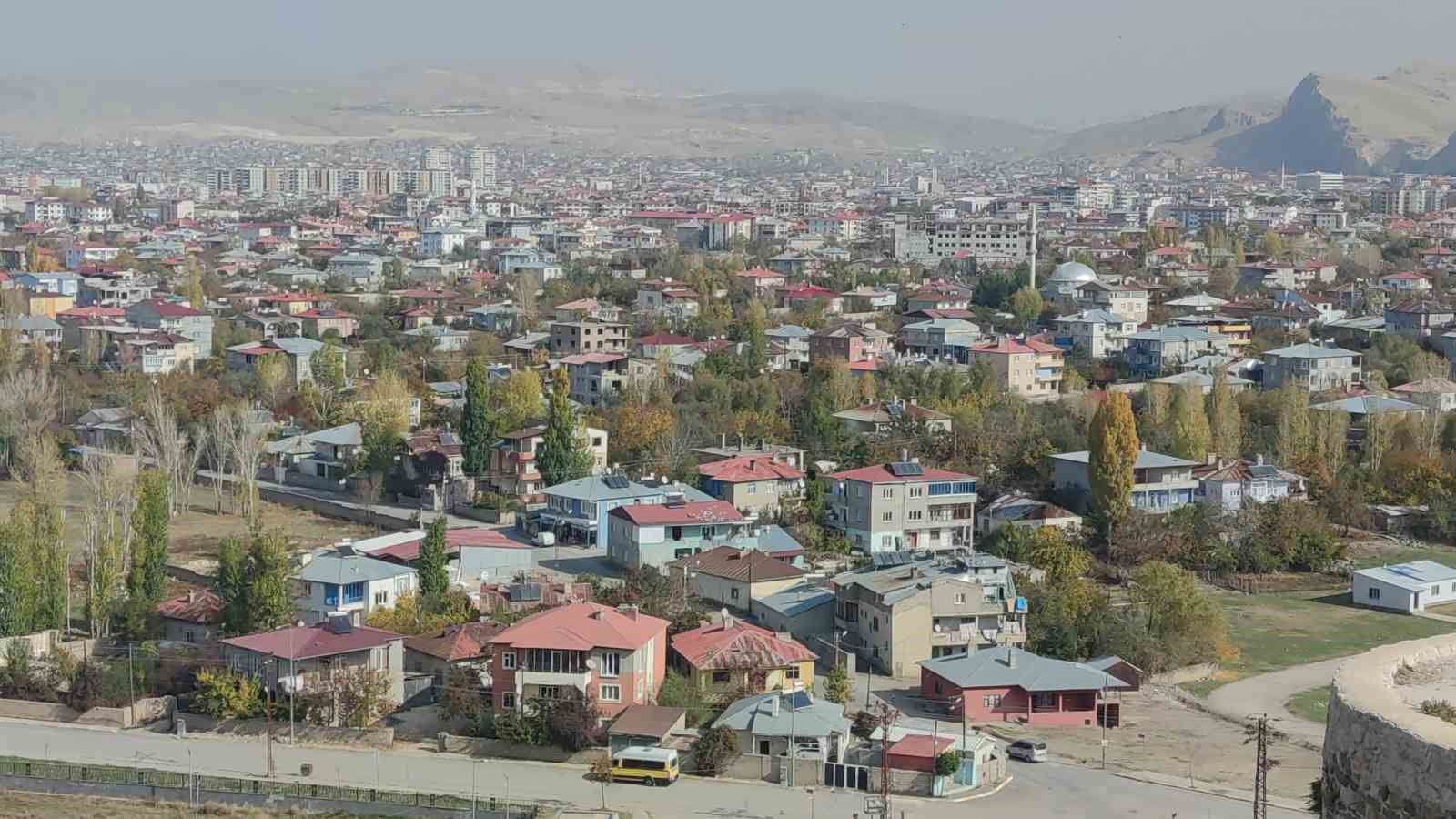Van’ın sonbahar güzelliği: Van Kalesi ve Atatürk Kültür Parkı ziyaretçilerin gözdesi oldu 11 vanin sonbahar guzelligi van kalesi ve ataturk kultur parki ziyaretcilerin gozdesi oldu 7 Z8Jveyqp