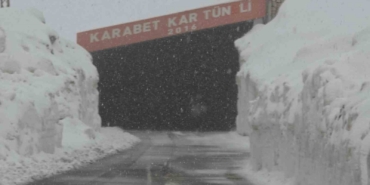 vanin-yuksek-kesimlerde-kar-yagisi-etkili-oldu-1lu1FMY8.jpg