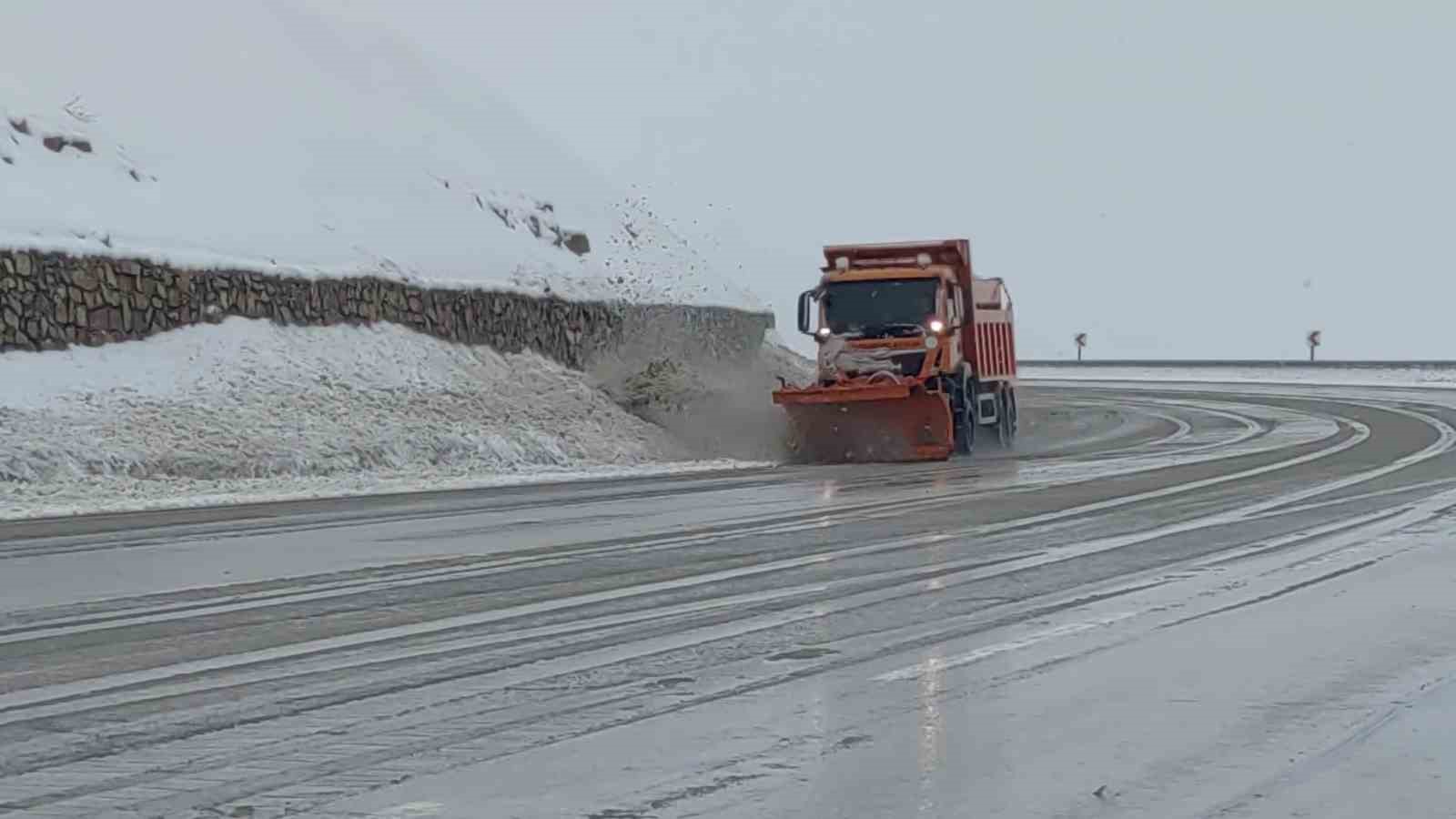 vanin yuksek kesimlerde lapa lapa kar yagdi 7 7i6RnSZk