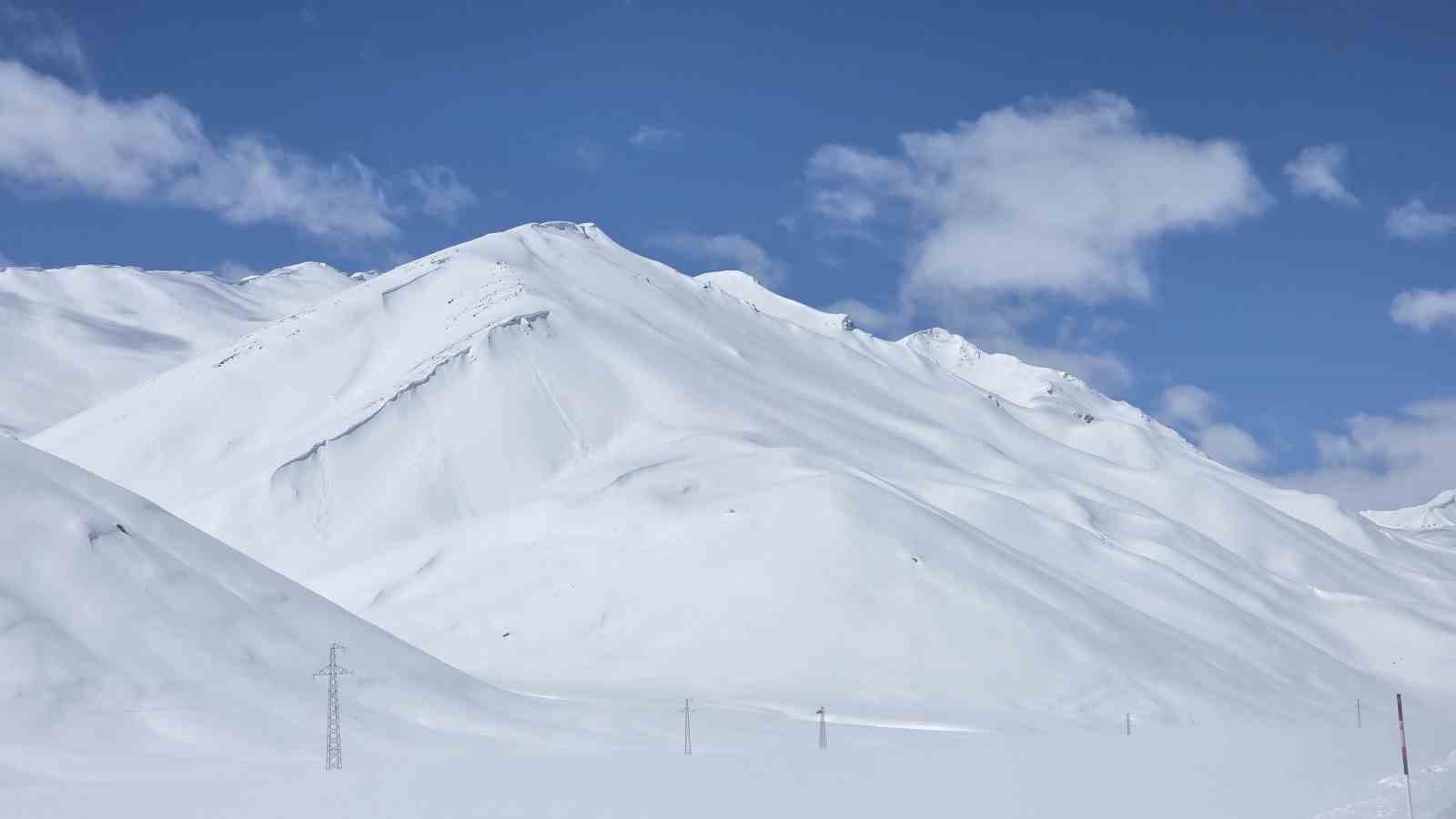 vanin yuksek kesimlerinde kar guzel manzaralar olusturdu 6