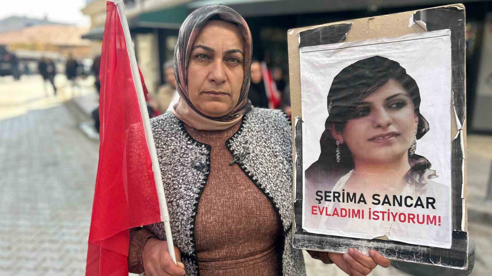 vanli anne artik evlatlarimizi degil silahlari gomsunler 0 Kj1azGyj