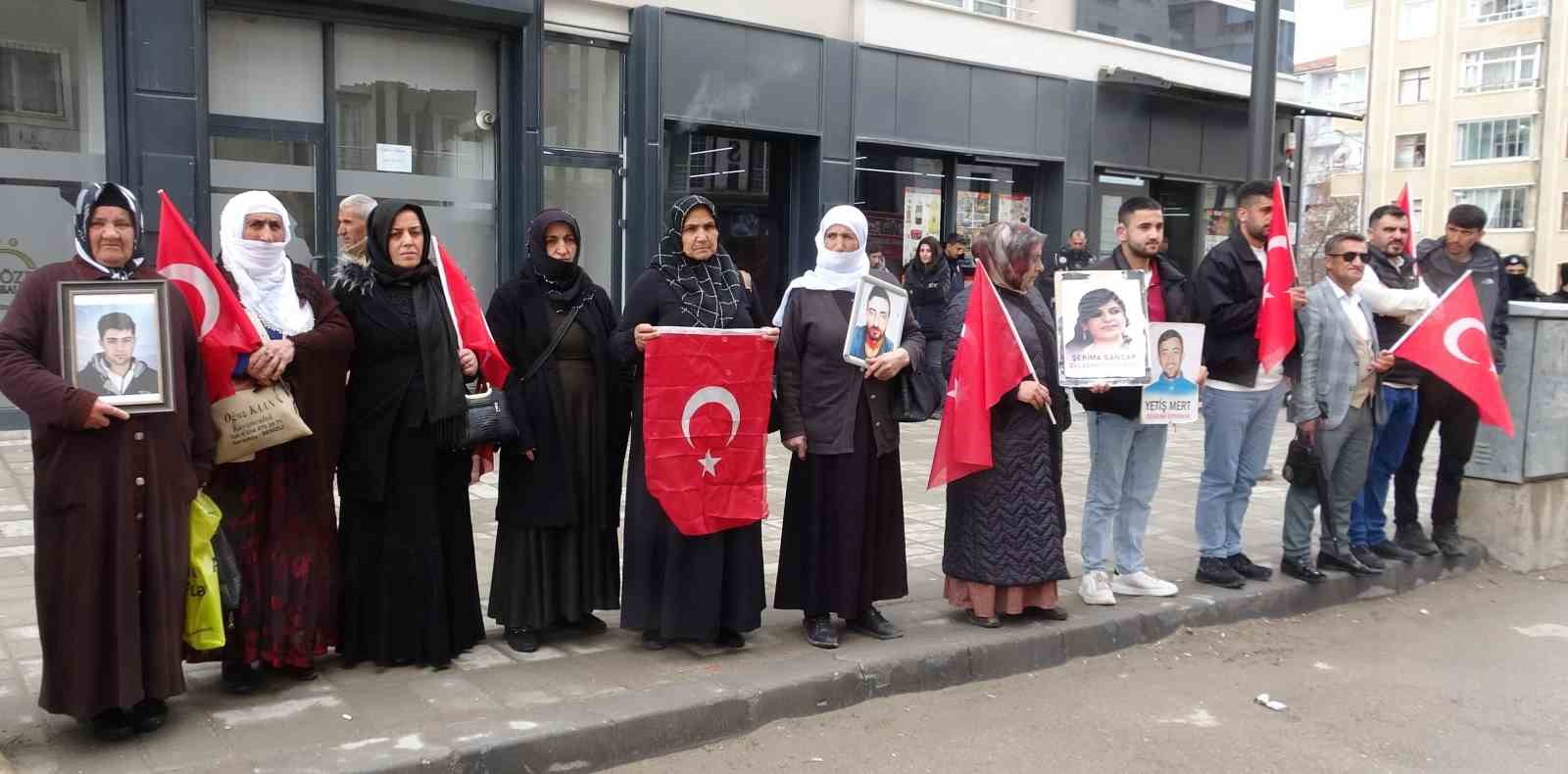 vanli anne bu bayrak icin olun 2 FuUifGPG
