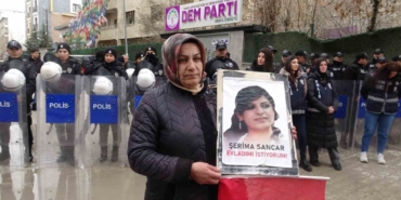 vanli-anne-bu-bayrak-icin-olun-3fagBvYc.jpg