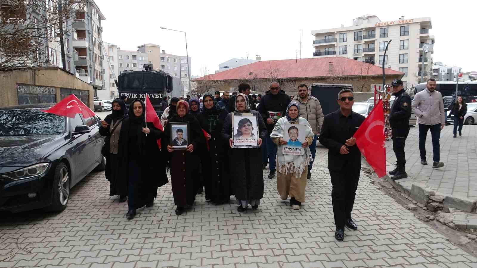 vanli anne cocuklarimizin hayallerini caldilar 2 lBqEF2Mn