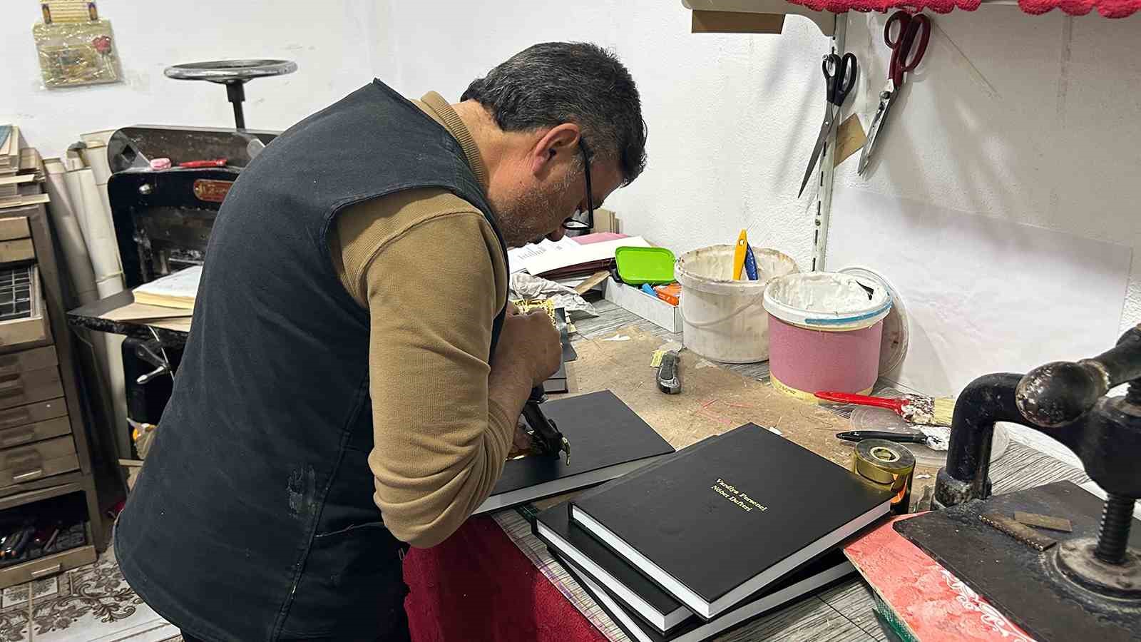 vanli cilt ustasi yarim asirlik zanaatini teknolojiye karsi koruyor 0 qIPwyrLp