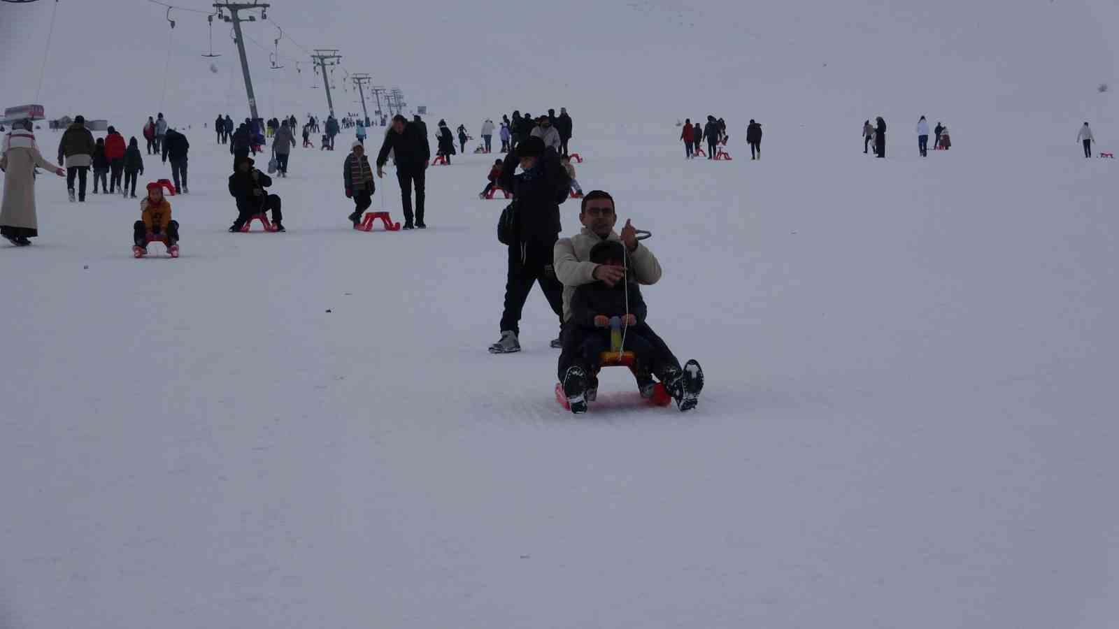 Vanlı çocuklar, yarıyıl tatilinin son günlerini kayak merkezinde geçirdi 7 vanli cocuklar yariyil tatilinin son gunlerini kayak merkezinde gecirdi 3 vBcwvHS4
