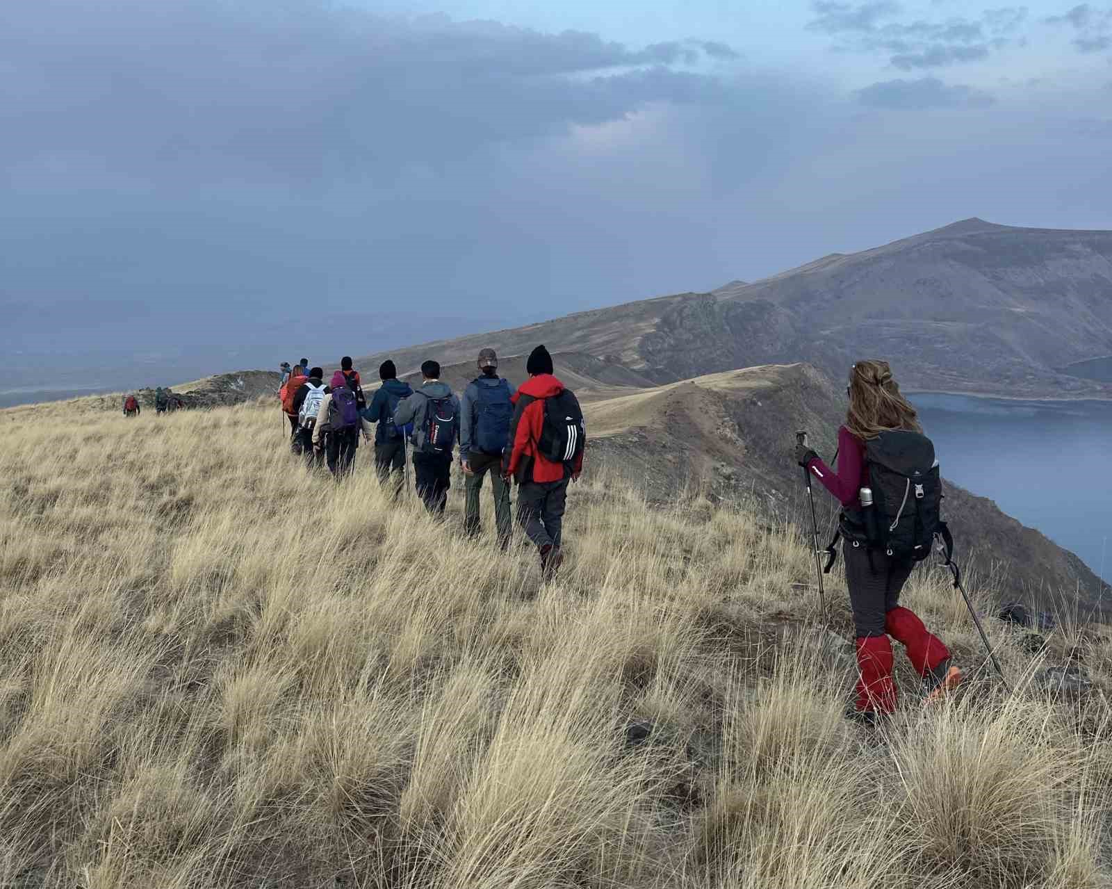 vanli dagcilardan nemrut kalderasinda 12 saatlik zorlu yuruyus 3 RdHaMykg
