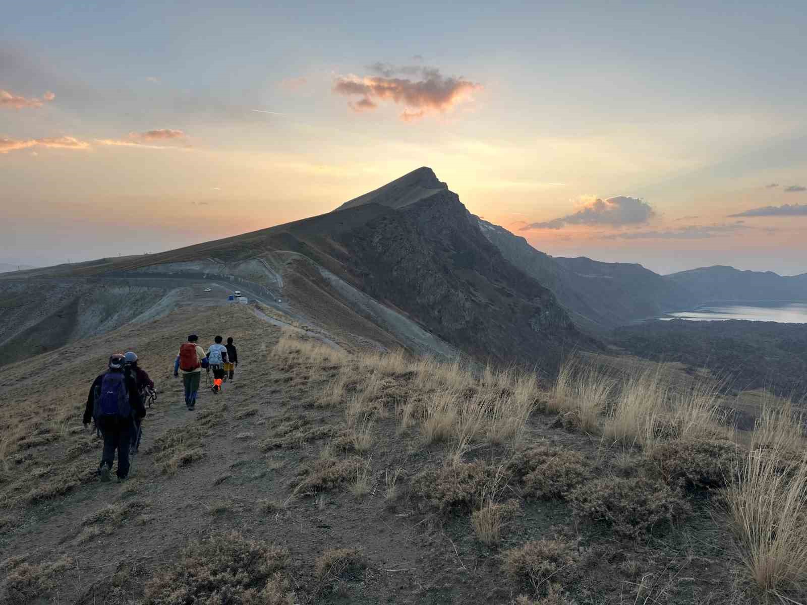 vanli dagcilardan nemrut kalderasinda 12 saatlik zorlu yuruyus 9 3ttWvUig