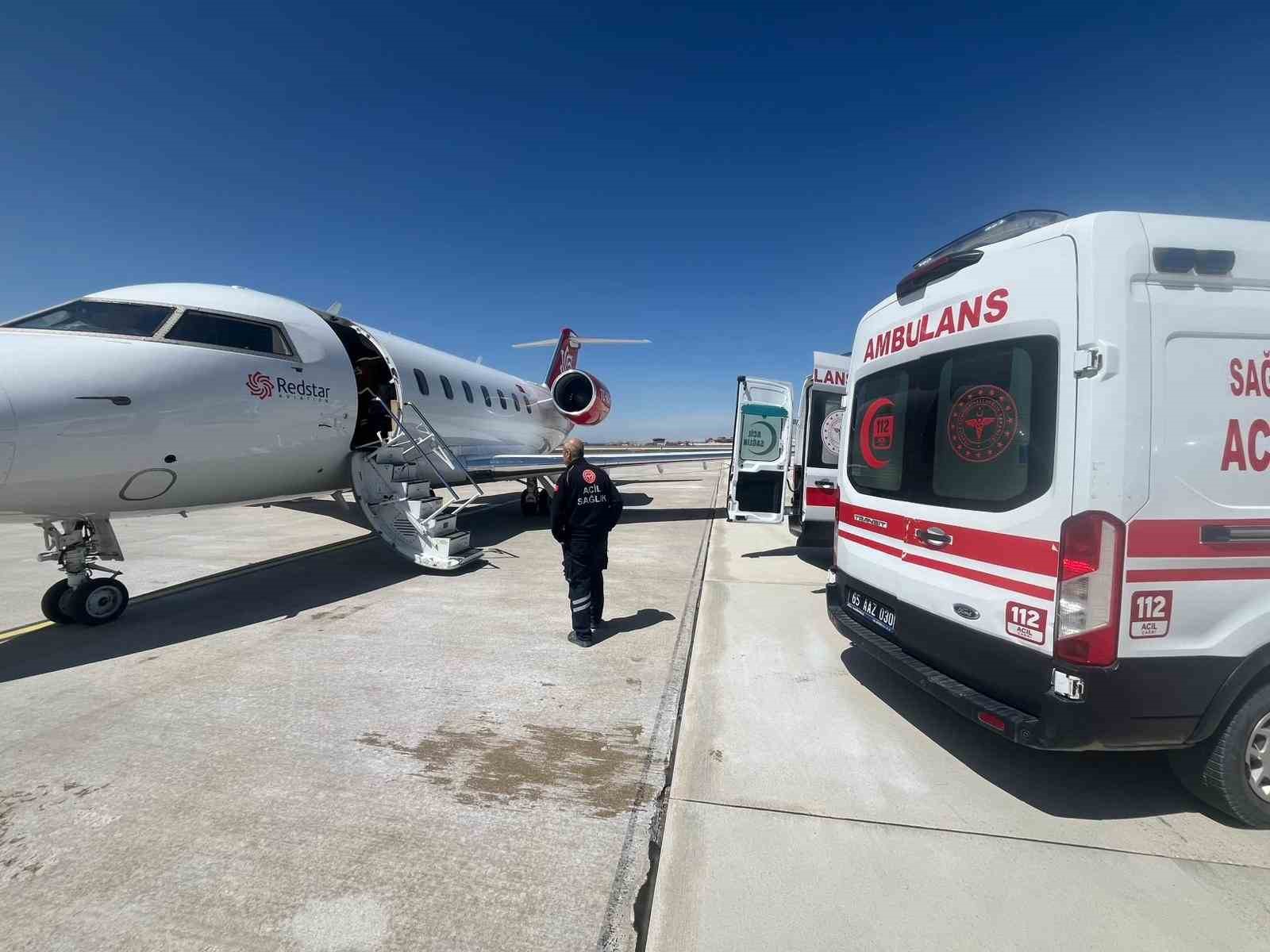 vanli iki cocuk icin ambulans ucak havalandi 1 BZzkGsNI