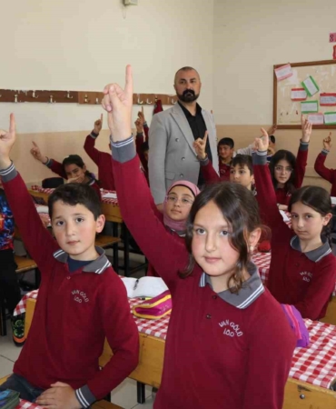 vanli-ogrenciler-matematik-olimpiyatlarinda-dunya-sampiyonu-oldu-t7gIY2ar.jpg