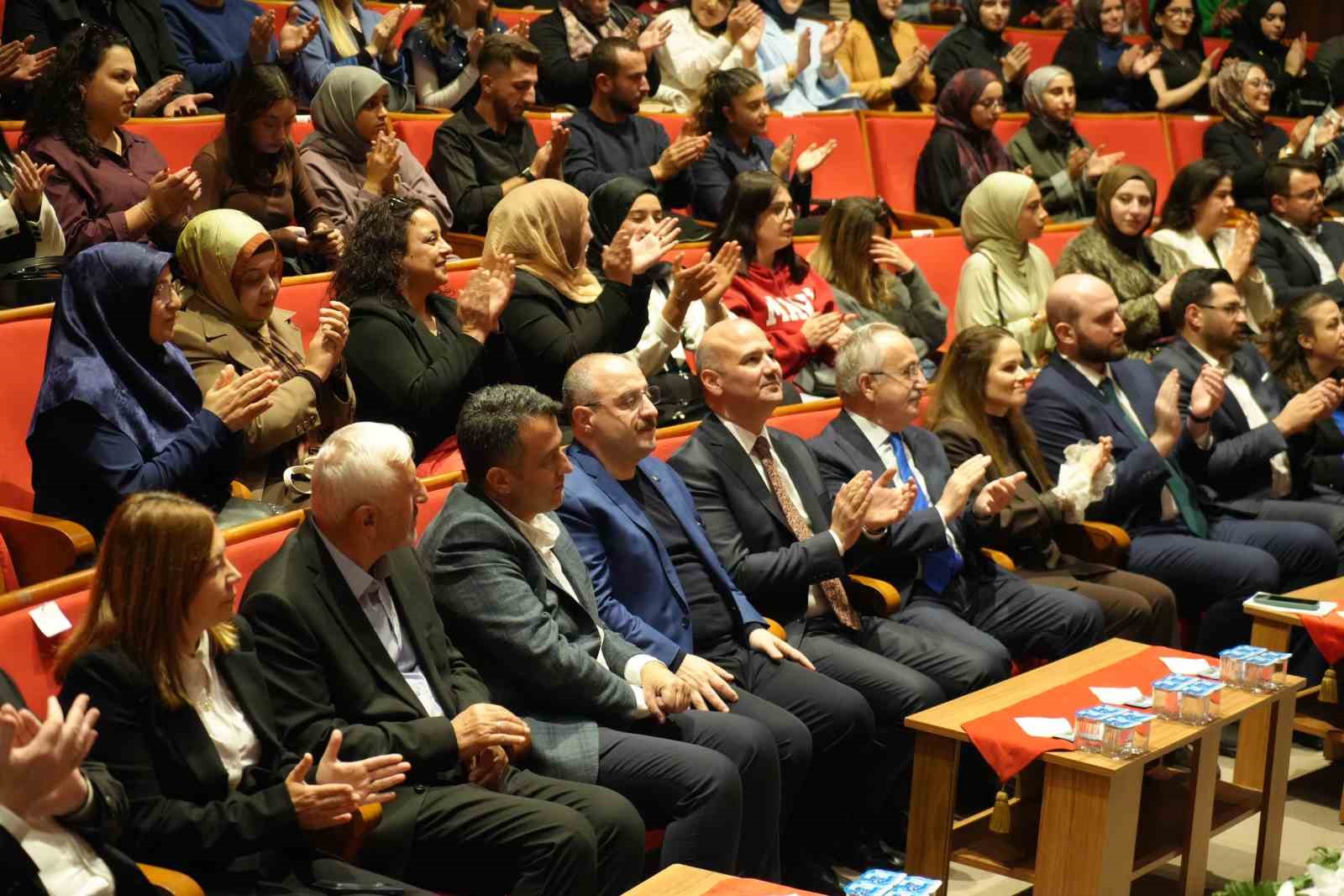 varank turkiyenin su anda yasadigi en buyuk sikintilardan bir tanesi saglikli bir muhalefetin olmayisi bG6uIV8X