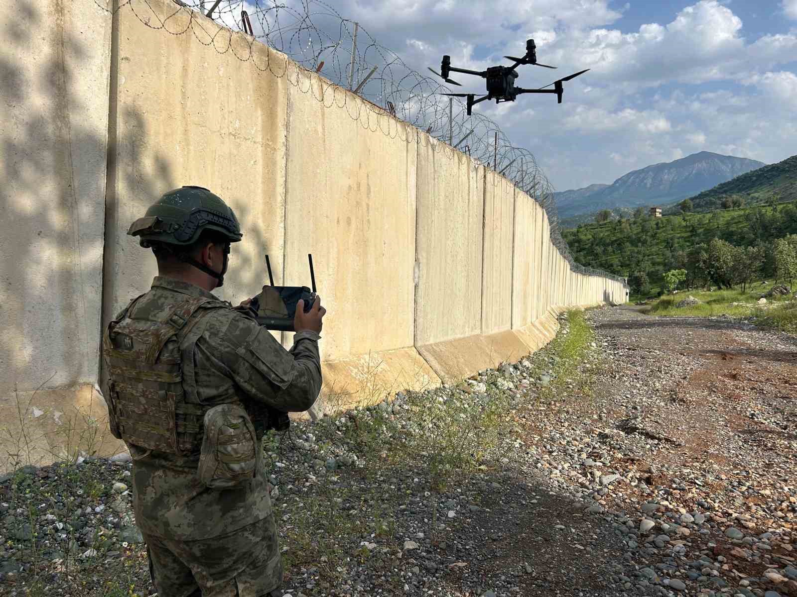 vatan savunmasinda bayram gelenegi mehmetcik sinir hattinda bayramlasti 3 IJsVMCZZ