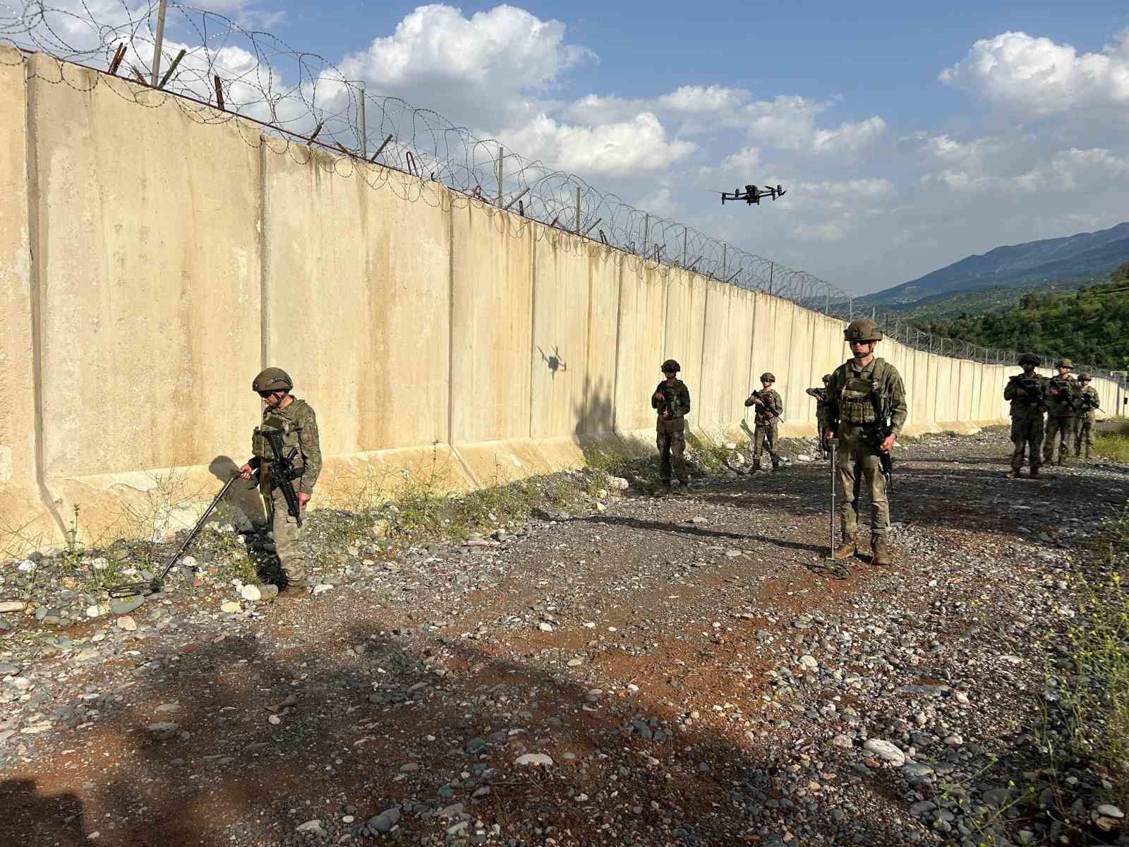 vatan savunmasinda bayram gelenegi mehmetcik sinir hattinda bayramlasti 5 kuCcvgA5