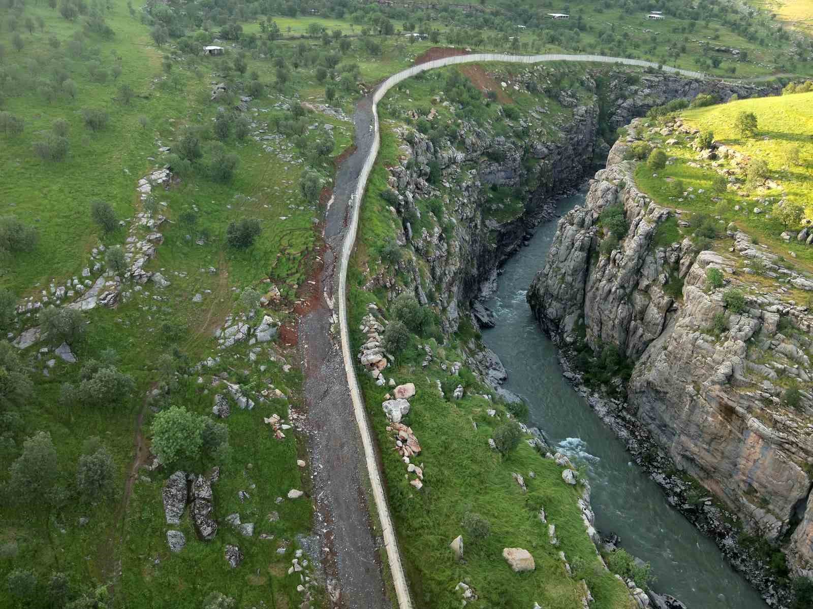 vatan savunmasinda bayram gelenegi mehmetcik sinir hattinda bayramlasti 6 lI3hMNuy