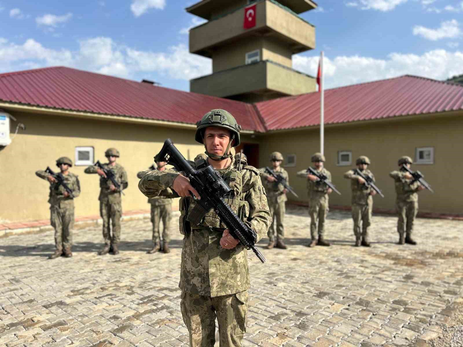 vatan savunmasinda bayram gelenegi mehmetcik sinir hattinda bayramlasti 8 ys9c4YqK