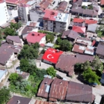 vatan-sevgisini-evinin-catisina-isledi-PE4fFiEk.jpg