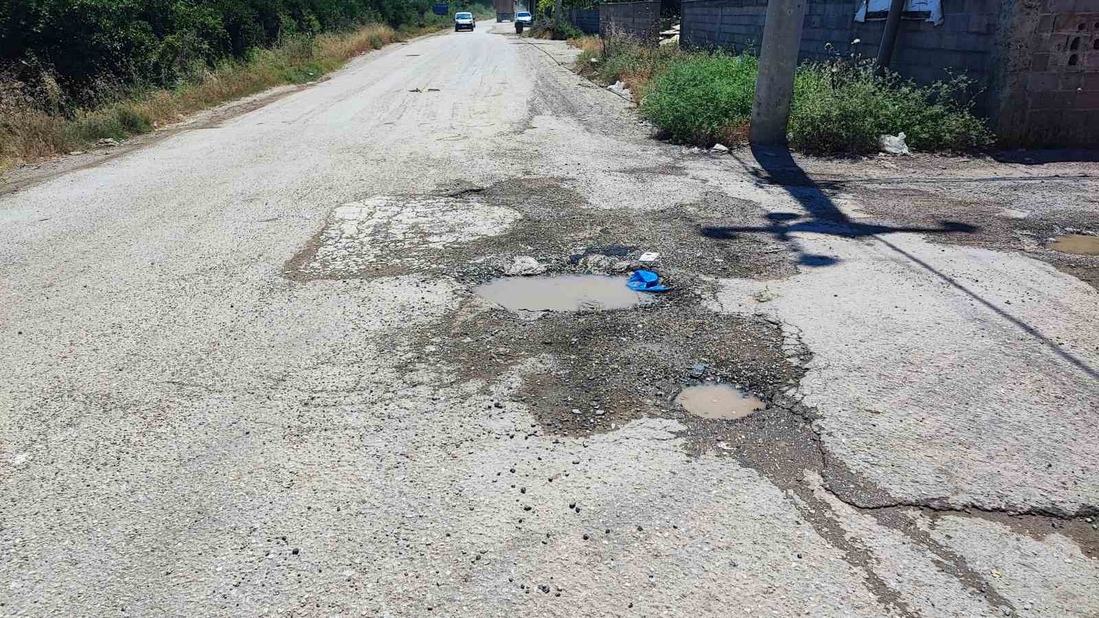 Vatandaş belediyeden umudu kesince cebinden para verip çukura beton döktü 5 vatandas belediyeden umudu kesince cebinden para verip cukura beton doktu 1 f5zy3Vry