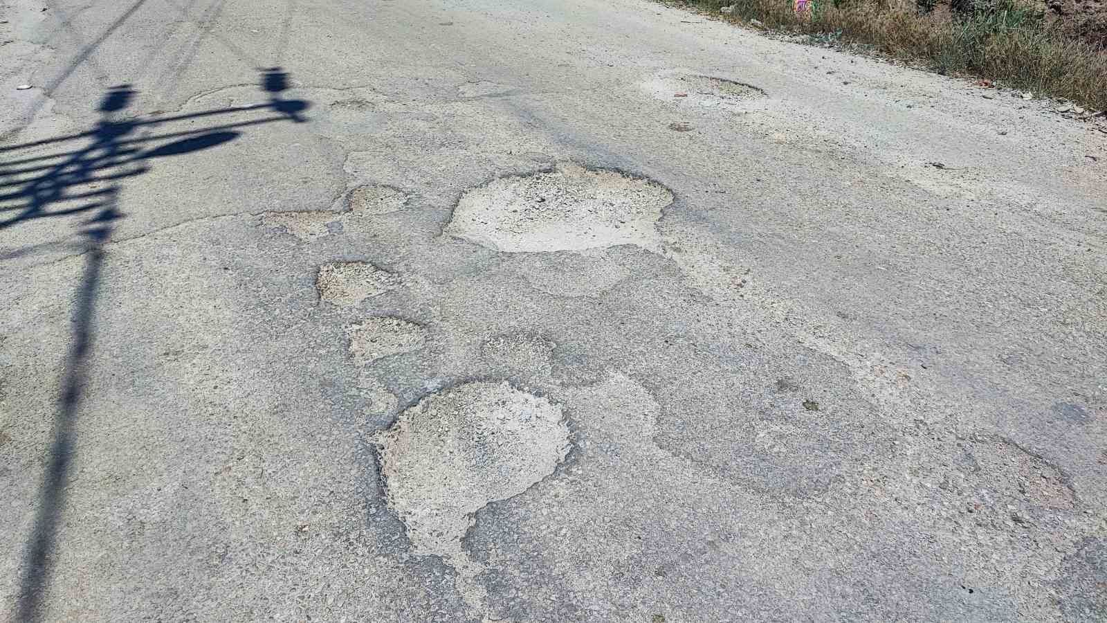 Vatandaş belediyeden umudu kesince cebinden para verip çukura beton döktü 7 vatandas belediyeden umudu kesince cebinden para verip cukura beton doktu 3 pysOB6LC