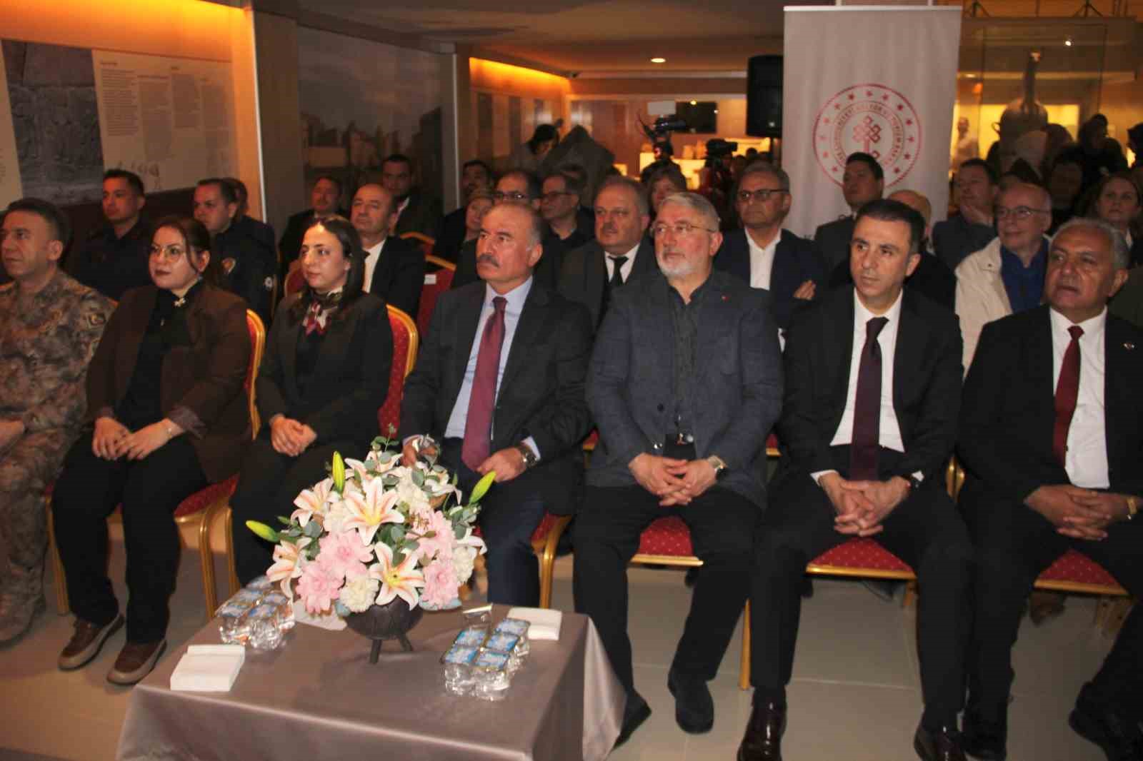 Vatandaş bulmuştu, Hititler’in en küçük boyutlu "Fırtına Tanrısı" heykelciği ilk kez sergileniyor 10 vatandas bulmustu hititlerin en kucuk boyutlu firtina tanrisi heykelcigi ilk kez sergileniyor 6 lIut7tqC