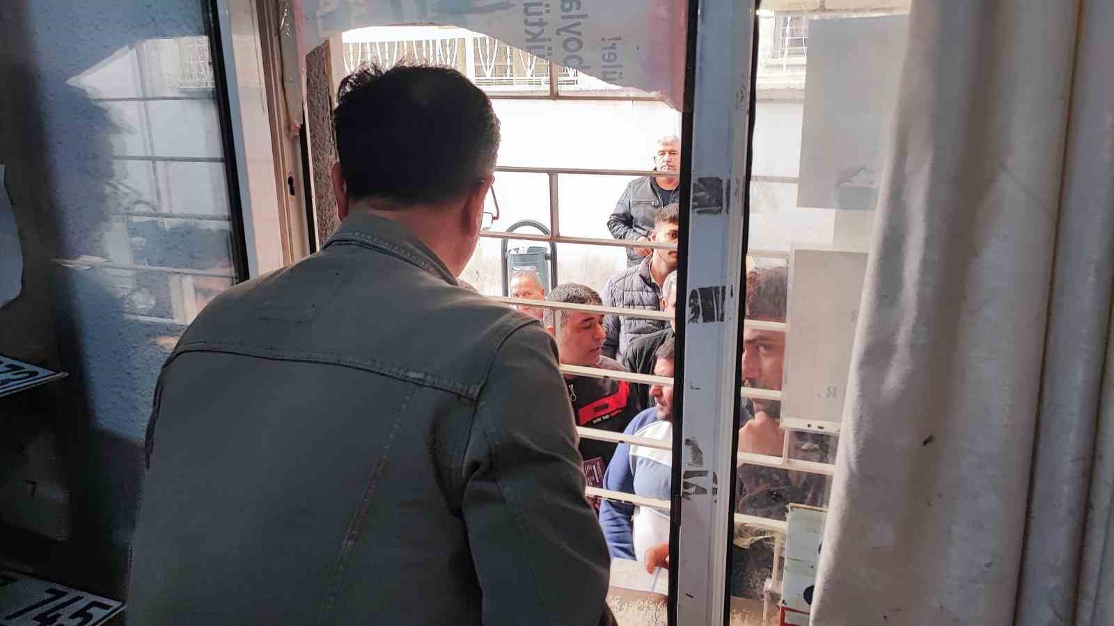 vatandas eski plakasini da app diye degistirmek istiyor 1 ShKrzppY