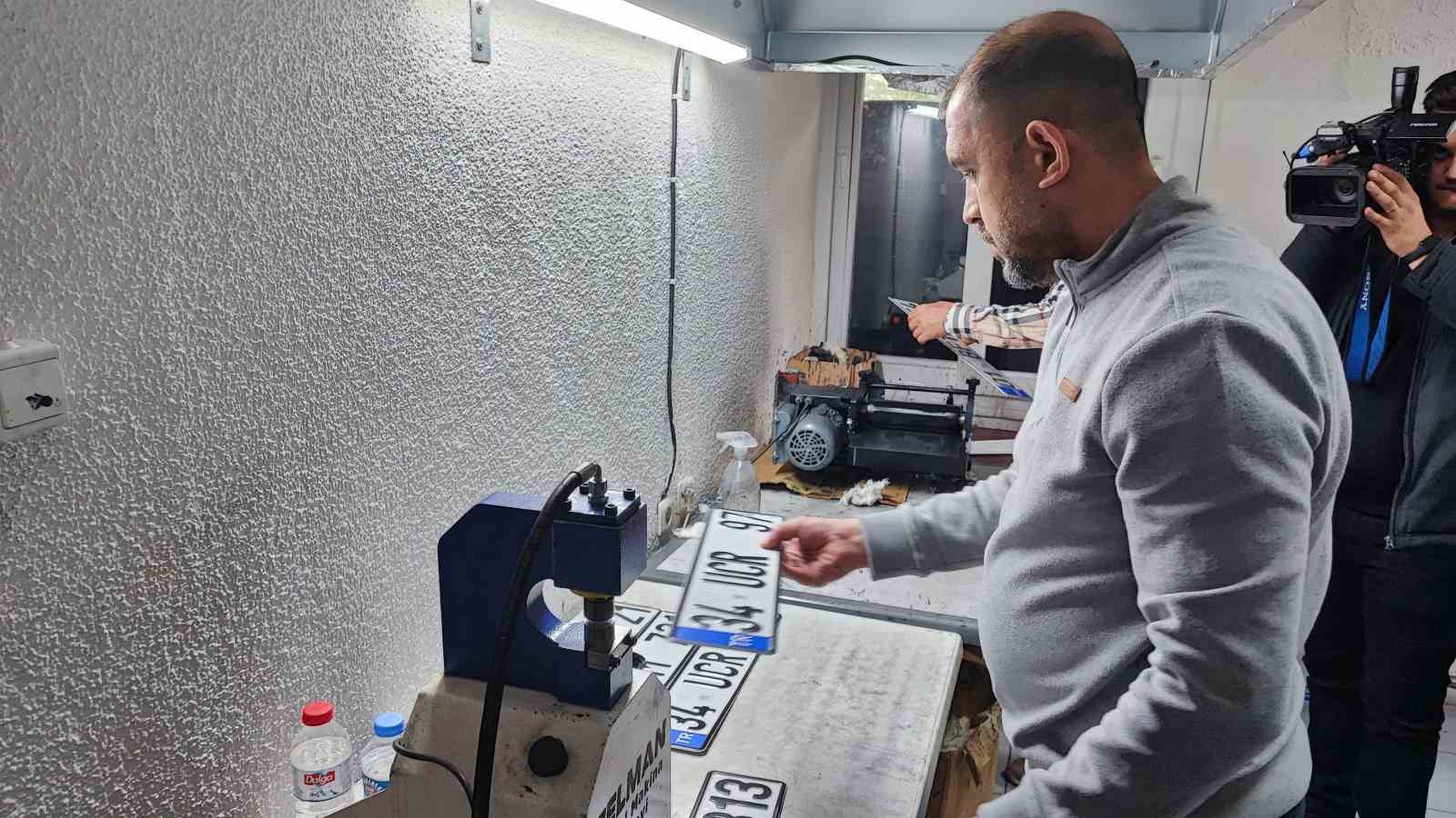 vatandas eski plakasini da app diye degistirmek istiyor 3 lDZaHsKp