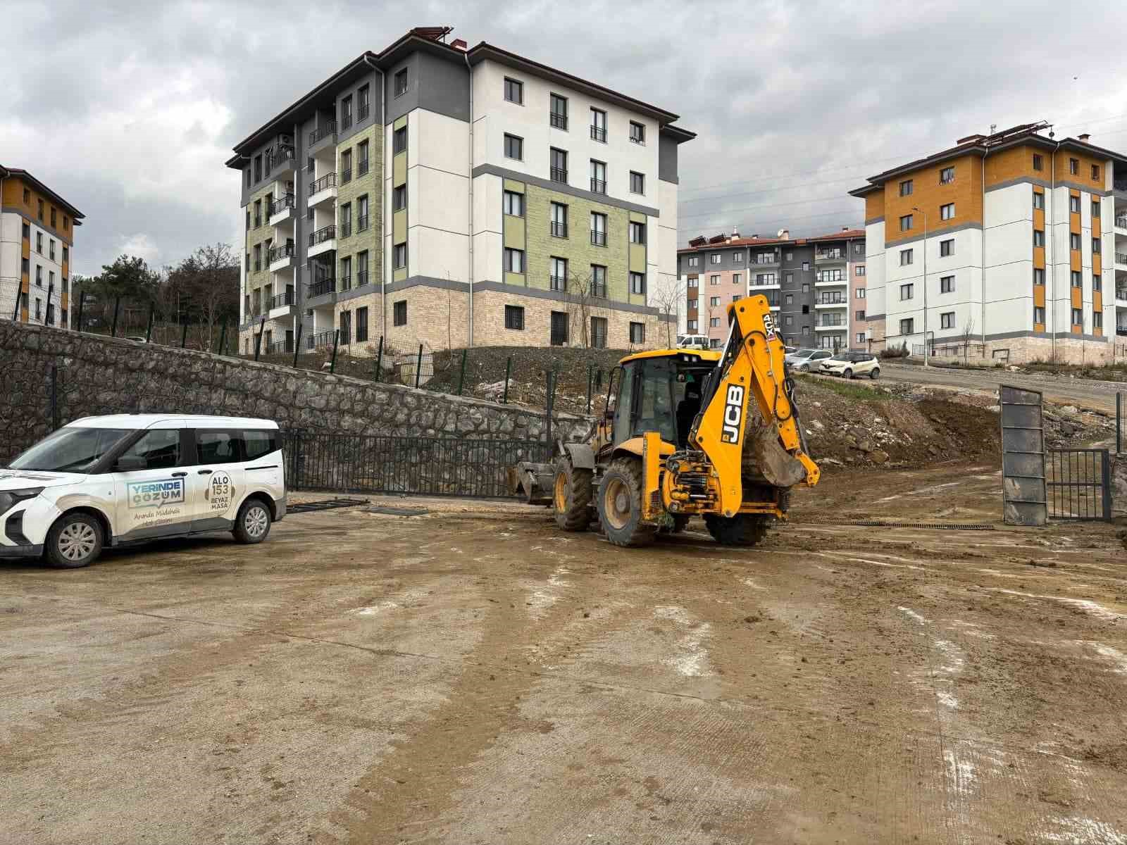 vatandas zor olamaz diye paylasti hatay buyuksehir belediyesi ogrencilerin okul yolunu temizlendi 1 EPNggYpw