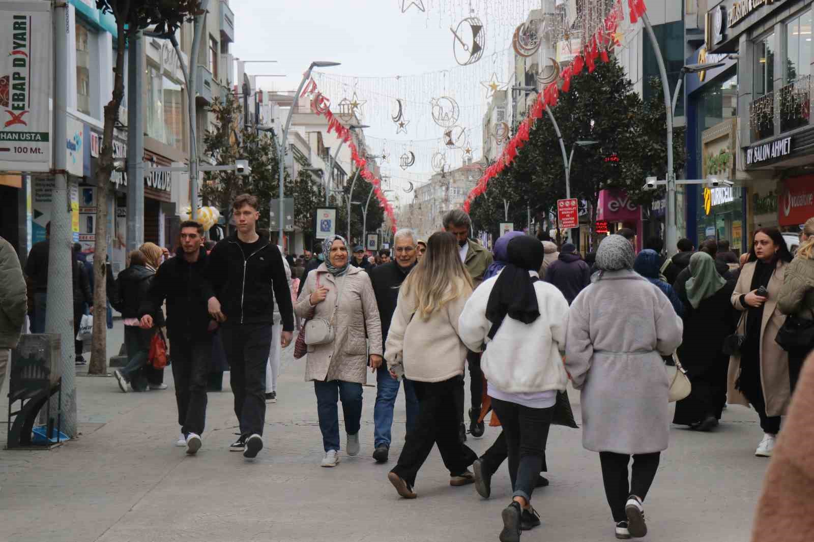 vatandasin bayram telasi sokaklar doldu tasti 0 yUt6RkYs