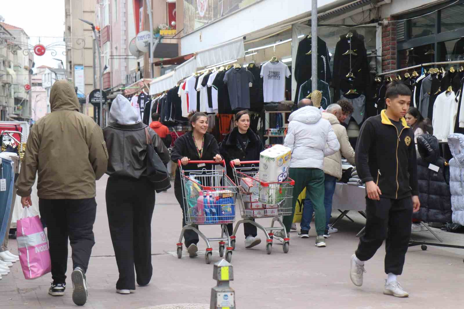 vatandasin bayram telasi sokaklar doldu tasti 1 TUlETu8q