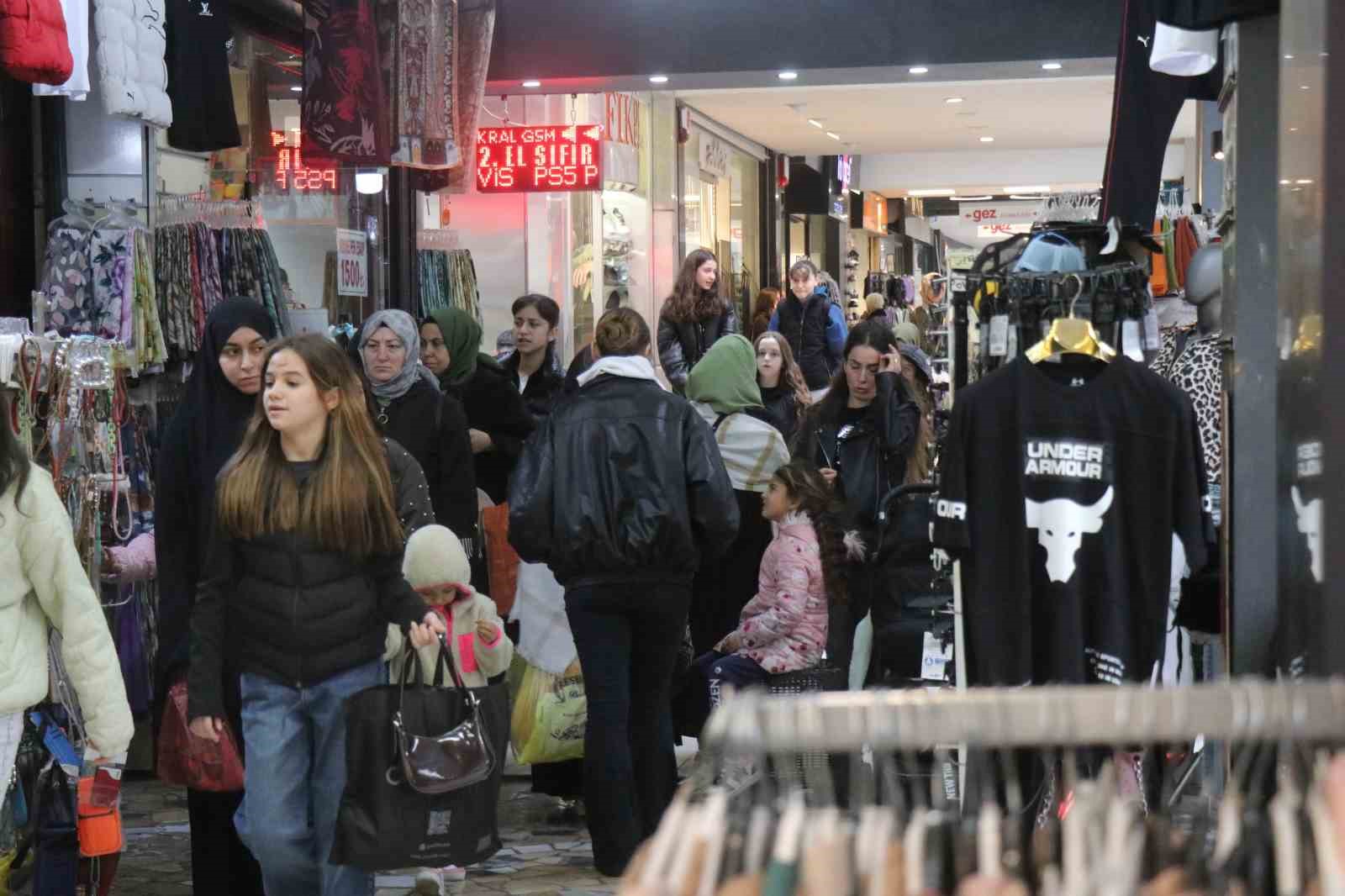 vatandasin bayram telasi sokaklar doldu tasti 2