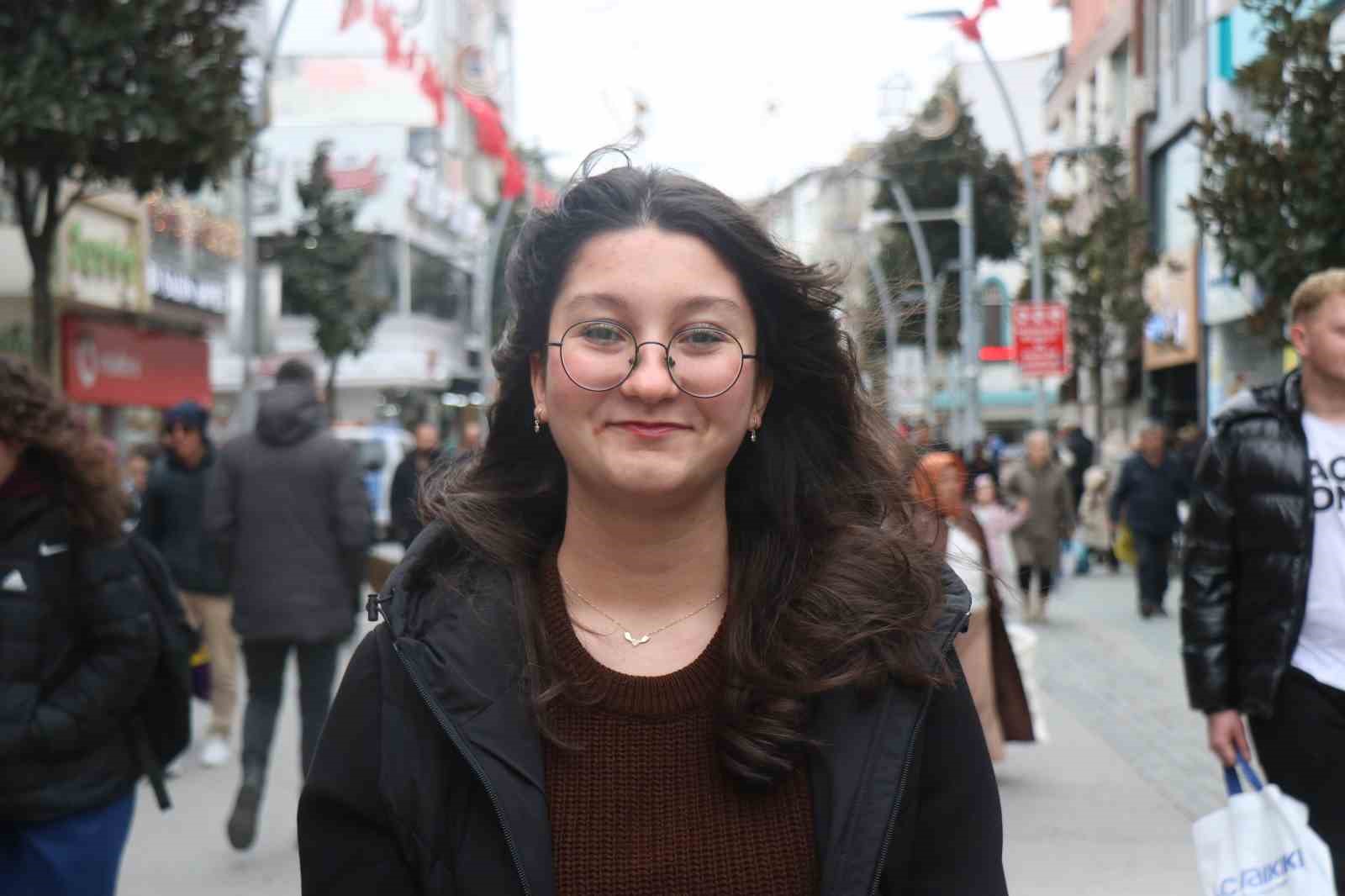 vatandasin bayram telasi sokaklar doldu tasti 6 uttB22V9