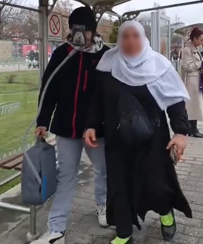 vatandasin yalan soyleyerek dilendigi iddia edilen kadinla ilginc tartismasi 1 NHILzhpR
