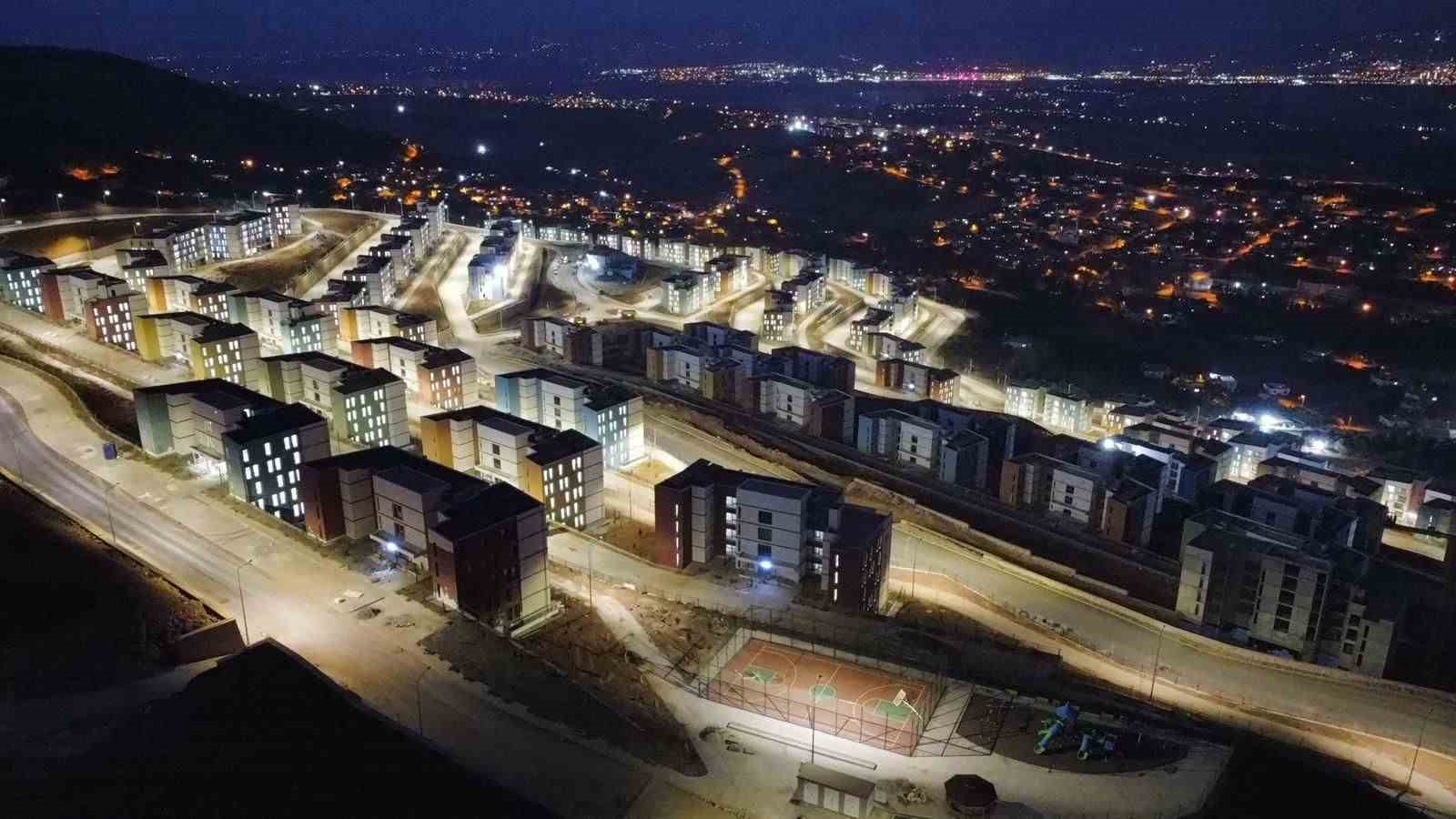 vatandaslar deprem konutlari cevresinde guvenlik tedbirlerinin artirilmasini istedi 3 2mBrUiVr