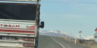 vatandaslar-iki-ilce-arasindaki-cukurlu-yolun-onarilmasini-istiyor-SJgSGFbu.jpg