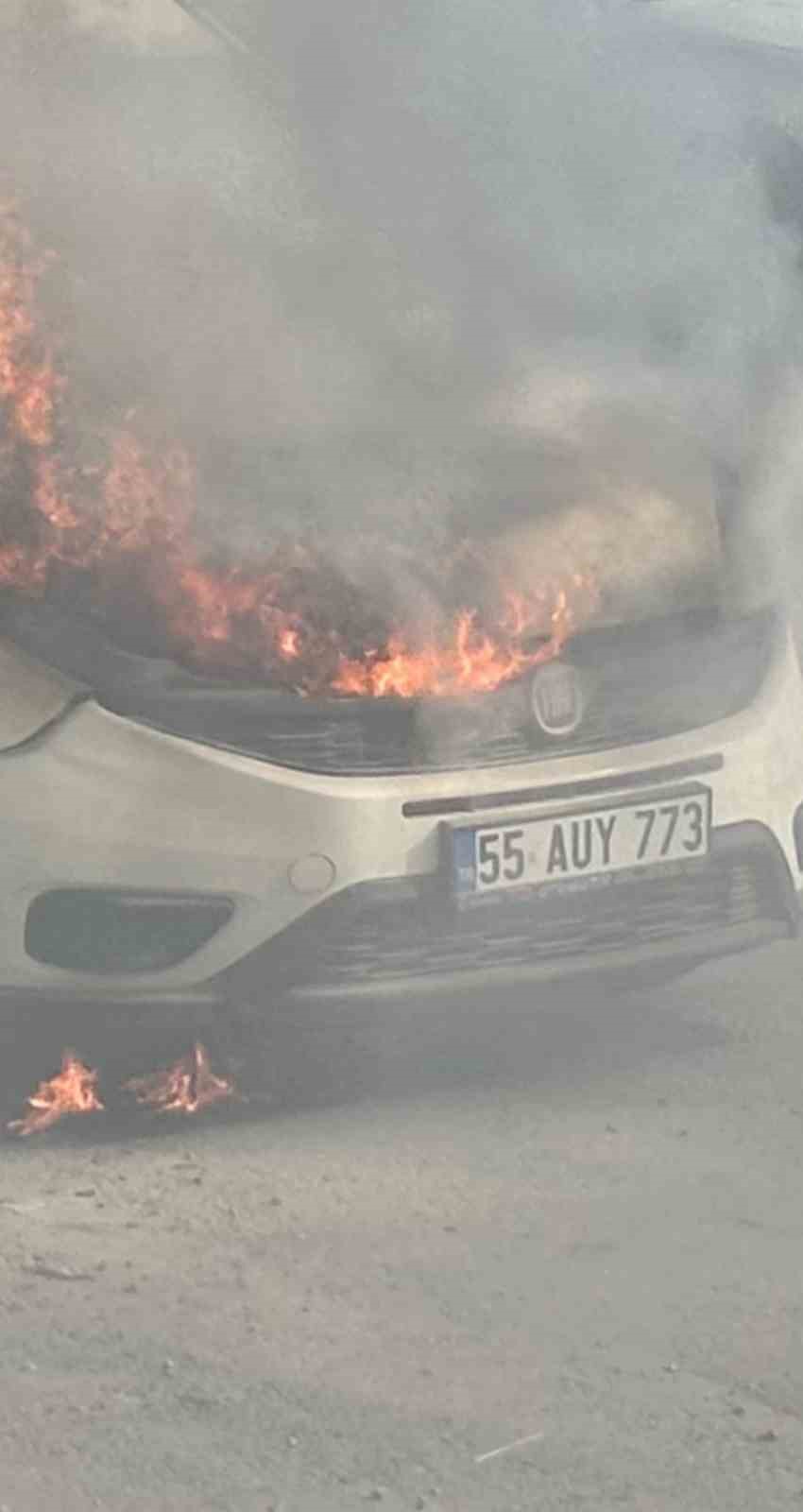 Vatandaşlar kovalarla su taşıdı, araç yanmaktan kurtuldu 8 vatandaslar kovalarla su tasidi arac yanmaktan kurtuldu 4 8ugn5YvU