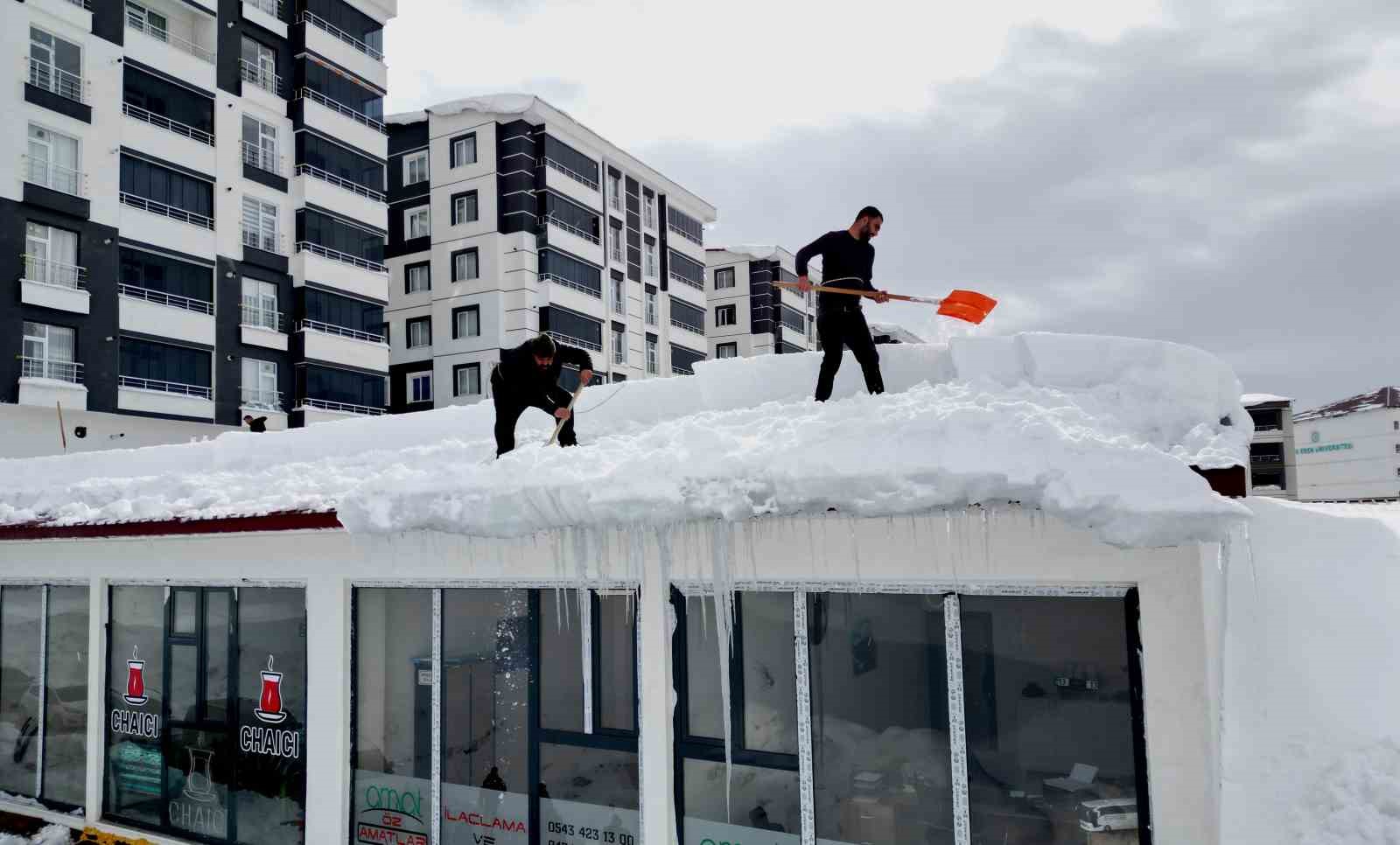 vatandaslar zarar gormesin diye catilarda temizlik mesaisi basladi 2 Ev2AvYuT