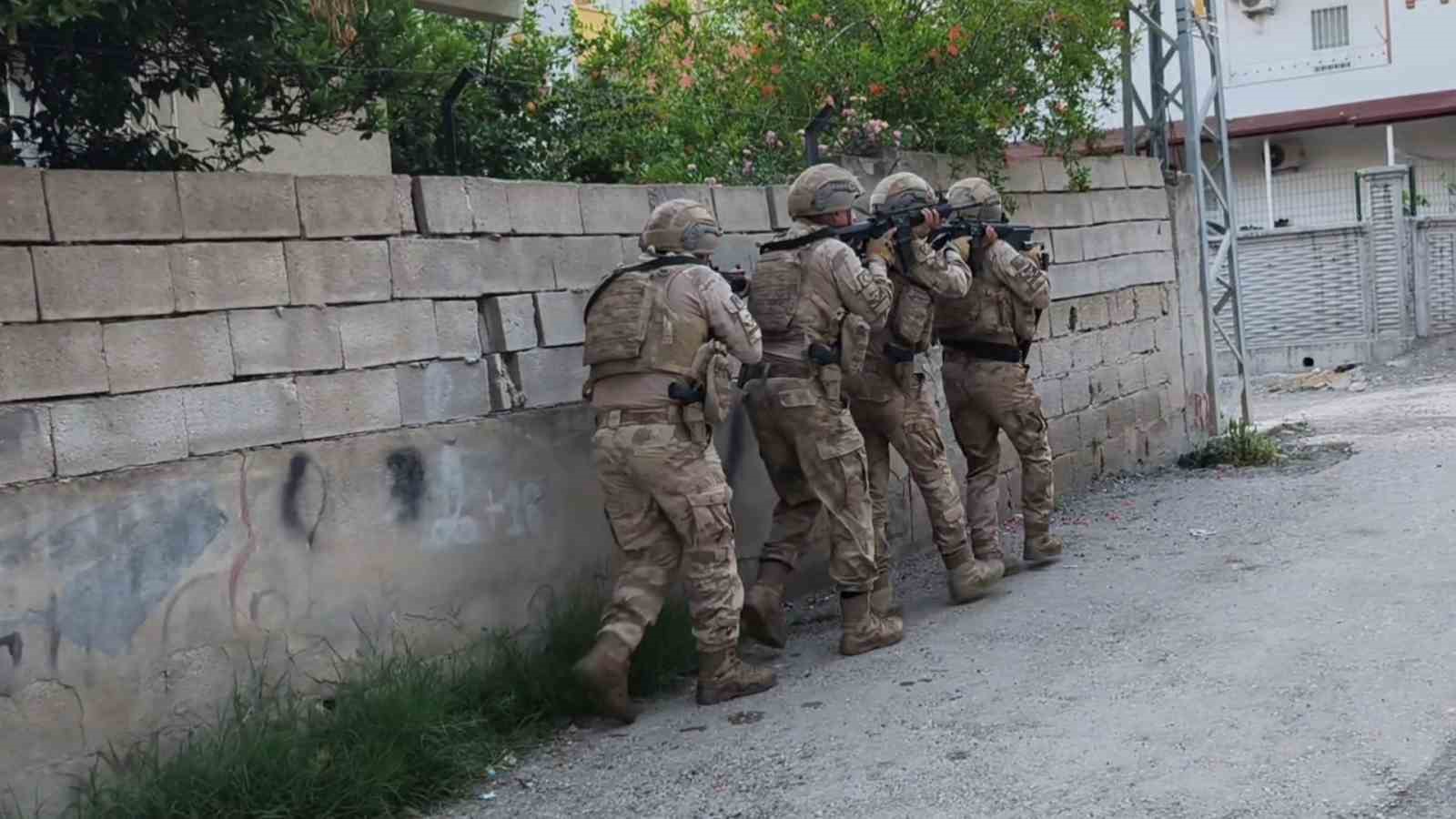 vatandaslara usulsuz saglik raporu aldirarak kamuyu 200 milyon tl zarara ugratan orgute operasyon 2 VrYIuA7M