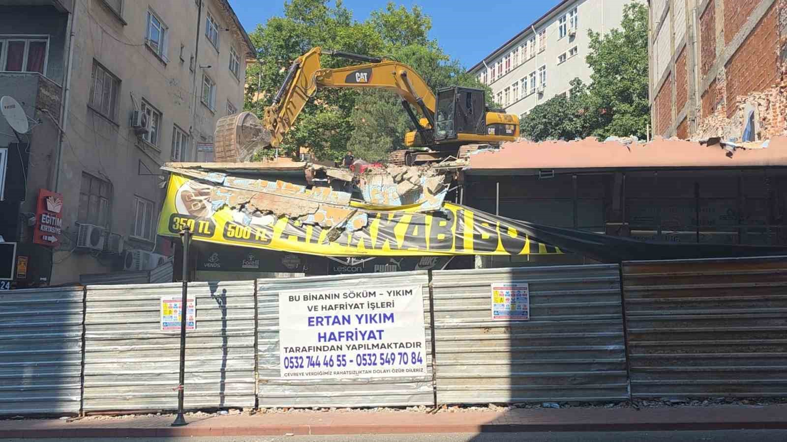 Vatandaşlardan iş yerinin yıkımında tepki 4 vatandaslardan is yerinin yikiminda tepki 0 R2O5nalB