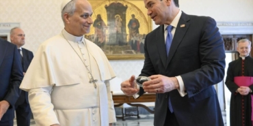 vatikan-papa-14-leo-ile-abd-disisleri-bakani-rubio-arasindaki-gorusme-samimi-gecti-JC81epn8.jpg