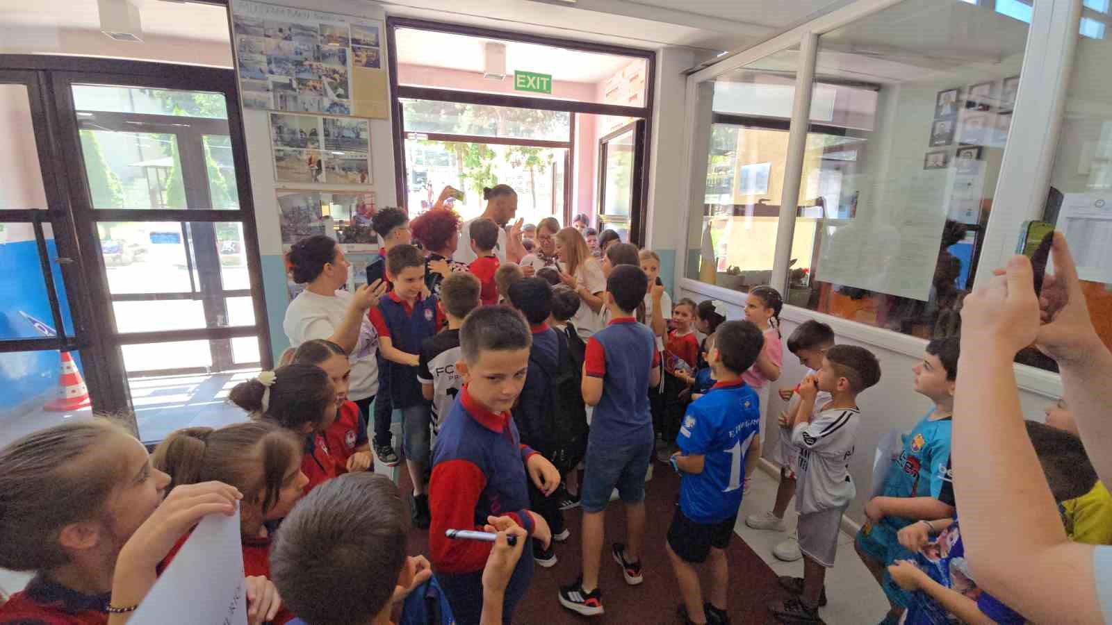 vedat muriqie prizrende ogrencilerden buyuk ilgi 1 G22MyHTX