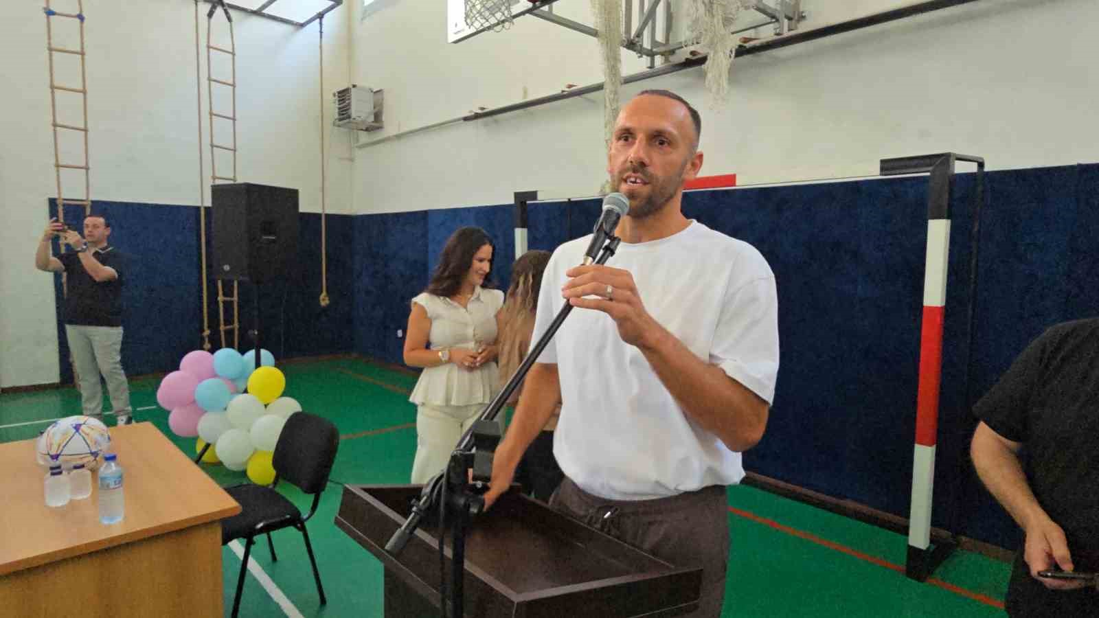 vedat muriqie prizrende ogrencilerden buyuk ilgi 3 AFsz4REE
