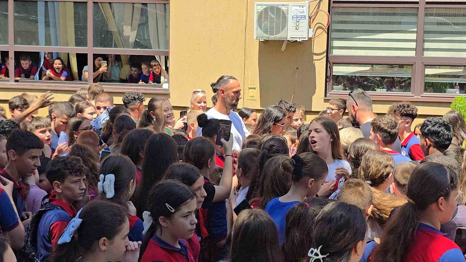vedat muriqie prizrende ogrencilerden buyuk ilgi 6 3QTVYZgy