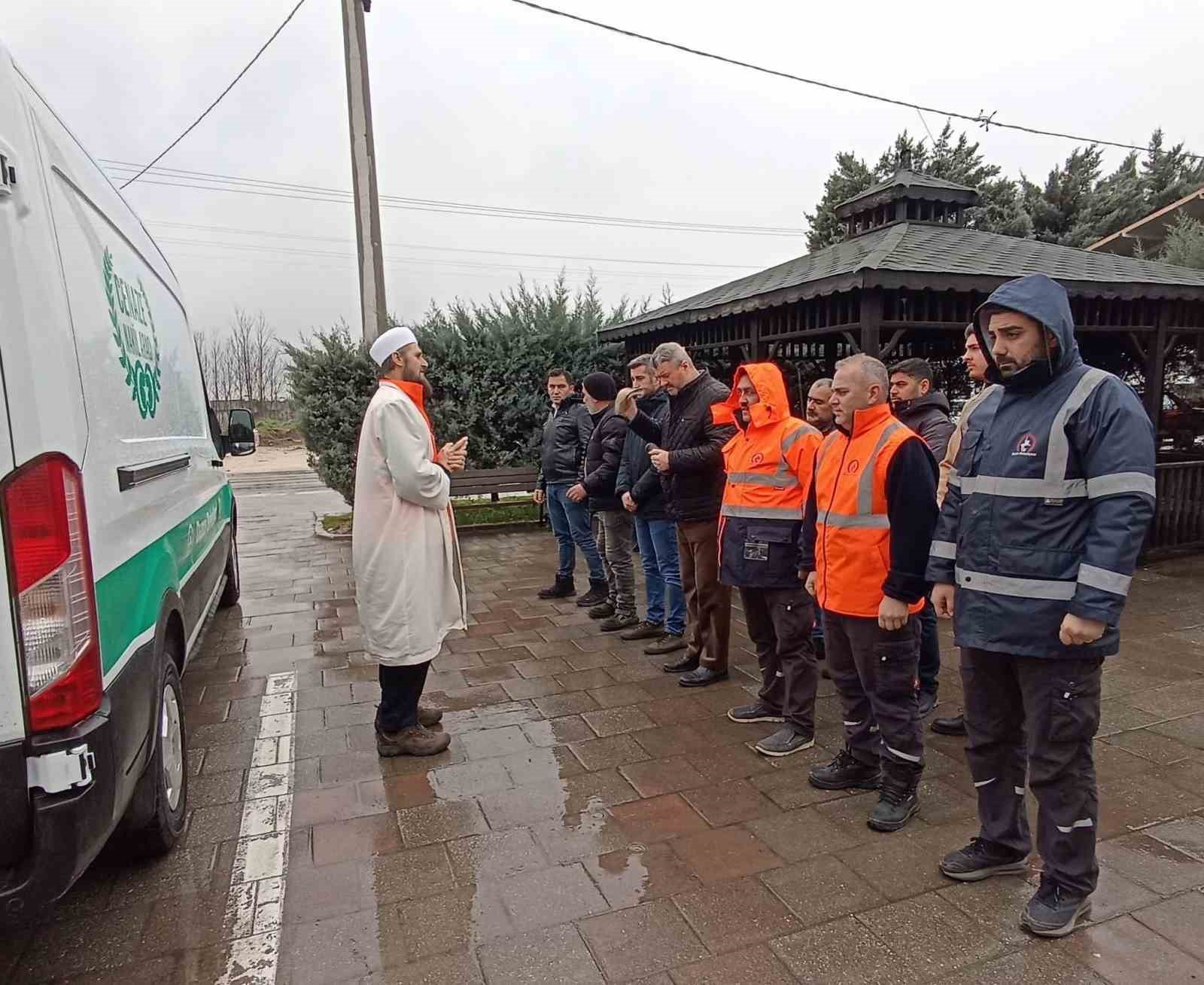vefat eden kacak gocmenler duzcede defnedildi 1 bAQpY34z