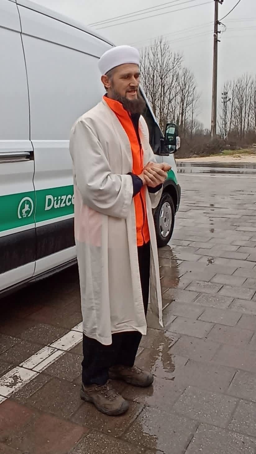 vefat eden kacak gocmenler duzcede defnedildi 5 ejiITVRi