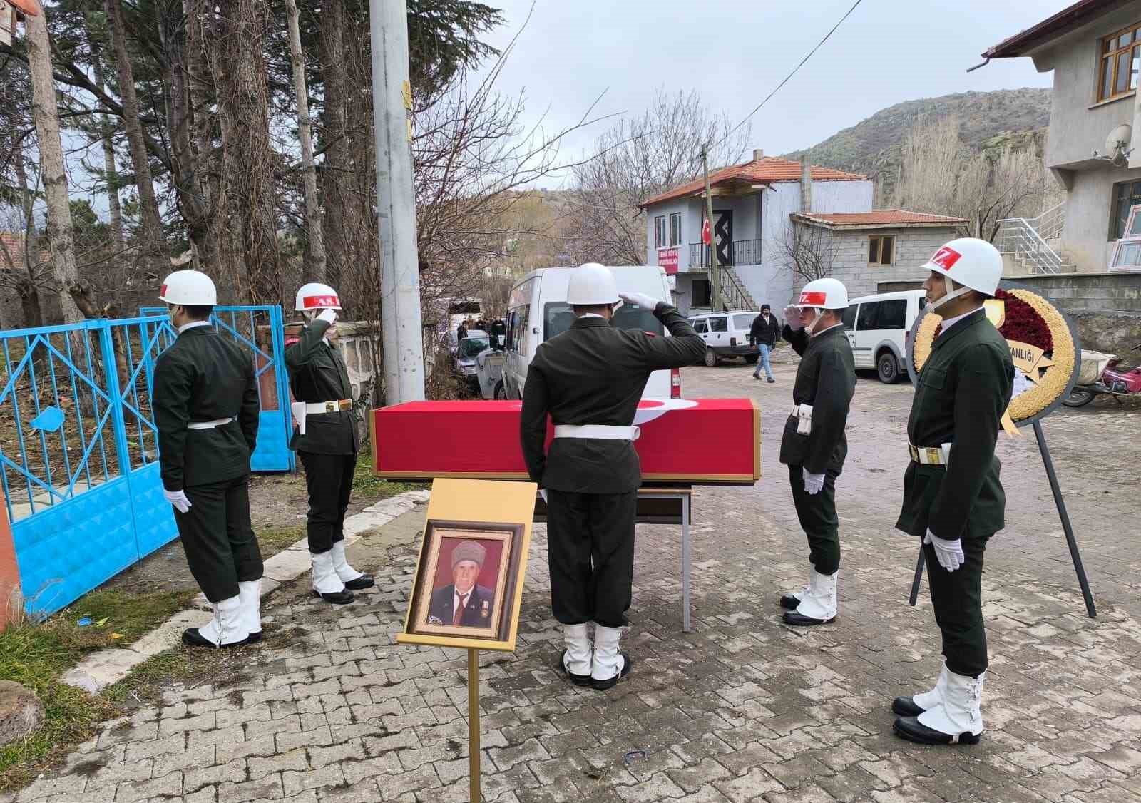 vefat eden kibris gazisi askeri torenle topraga verildi 1 fvn1ITe6