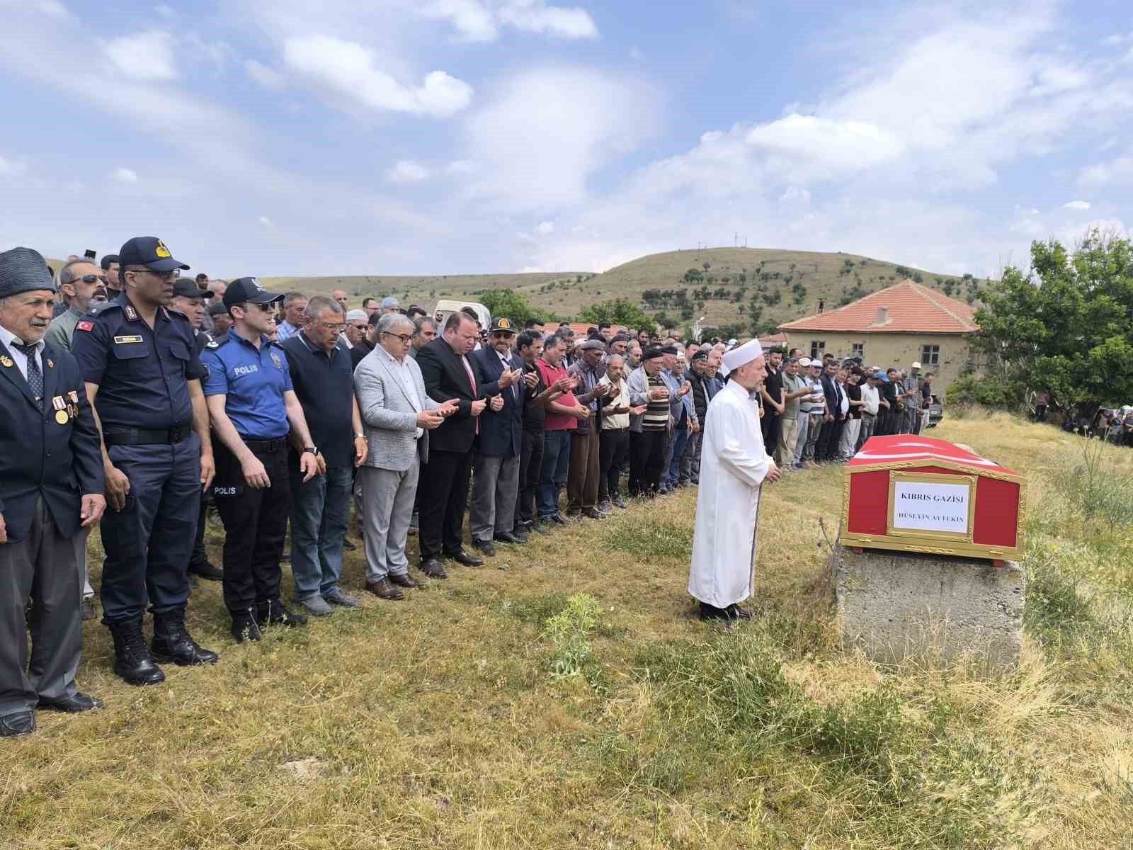 vefat eden kibris gazisi son yolculuguna ugurlandi 3 CFyf8DtZ