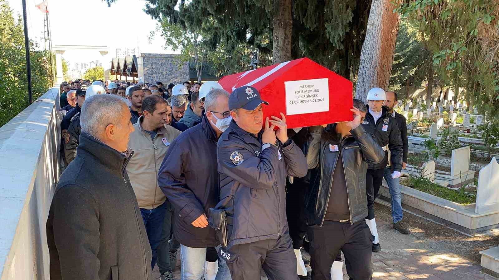 vefat eden polis memuru torenle son yolculuguna ugurlandi 0